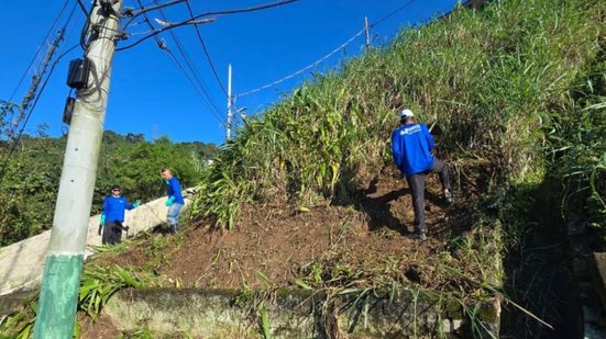 Obras na Rua Romeu Acceturi utilizam técnica de solo grampeado para estabilizar encosta - Imagem: Divulgação