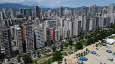 Novos prédios residenciais e de uso misto em Santos deverão gerar a doação de uma muda de árvore por apartamento construído. A lei foi sancionada nesta terça-feira (6) e prevê multa de R$ 100 por unidade não entregue dentro do prazo de 120 dias - Imagem: Alexsander Ferraz/A Tribuna Jornal