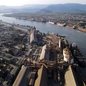 O canal de acesso ao Porto de Santos poderá ser concedido à iniciativa privada por 25 anos. A proposta prevê aprofundamento dos atuais 15 metros para 17 metros, além de uma receita bruta estimada em R$ 23 bilhões durante o período do contrato - Imagem: Alexsander Ferraz