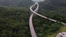 Projeto da terceira pista da Rodovia dos Imigrantes prevê túneis extensos e ampliação da capacidade de tráfego entre o planalto e o litoral paulista - Imagem: Alexsander Ferraz/A Tribuna Jornal