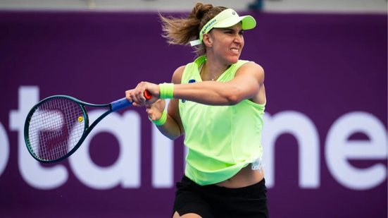 Bia Haddad é surpreendida pela russa Anastasia Zakharova e se despede do torneio antes da fase principal - Foto: Robert Prange/Getty Images