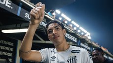 O meio-campista garante que a conversa foi coletiva e sem ofensas - Foto: Raul Baretta / Santos FC