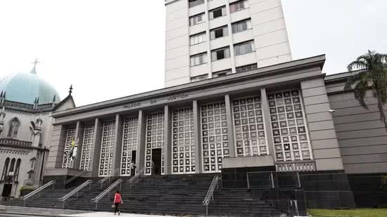 Fórum de Santos está com inscrições abertas até 31 de agosto para moradores interessados em atuar como jurados voluntários nos julgamentos realizados pelo Tribunal do Júri - Imagem: Alexsander Ferraz/A Tribuna Jornal