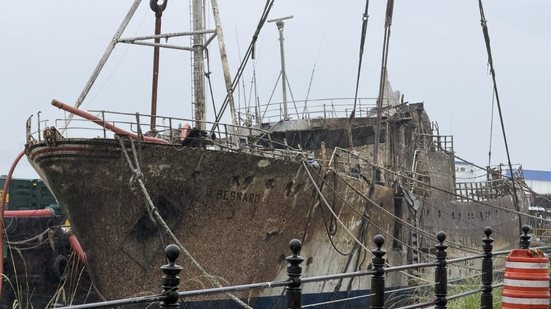 Histórico navio de pesquisas científicas recupera flutuabilidade e passará por perícia em estaleiro - Imagem: Divulgação