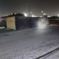 Carreta carregada com 32 toneladas de painéis de alumínio composto tombou no km 65 da Rodovia Anchieta, em Santos - Imagem: Reprodução/CCI Artesp