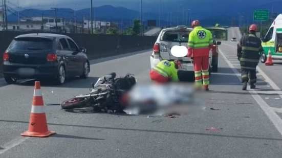 Acidente registrado na Rodovia Cônego Domênico Rangoni, em Guarujá. Município contabilizou 30 mortes no trânsito entre janeiro e julho de 2026, maior número entre as cidades da Baixada Santista no período - Imagem: PM Rodoviária