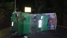 O acidente ocorreu na madrugada, bloqueando a pista norte e causando lentidão entre os km 40 e 51 da rodovia - Foto: Divulgação/ CCI Artesp