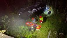 Equipes do Corpo de Bombeiros trabalham no resgate de uma das vítimas - Imagem: Reprodução