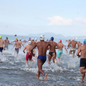 Praia da Aparecida, em Santos, receberá mais de 450 atletas para uma prova de 1.500 metros do Campeonato Santista de Águas Abertas neste domingo (20) - Imagem: Divulgação/Prefeitura de Santos