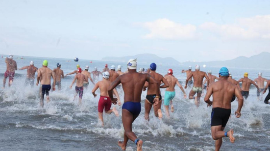 Praia da Aparecida, em Santos, receberá mais de 450 atletas para uma prova de 1.500 metros do Campeonato Santista de Águas Abertas neste domingo (20) - Imagem: Divulgação/Prefeitura de Santos
