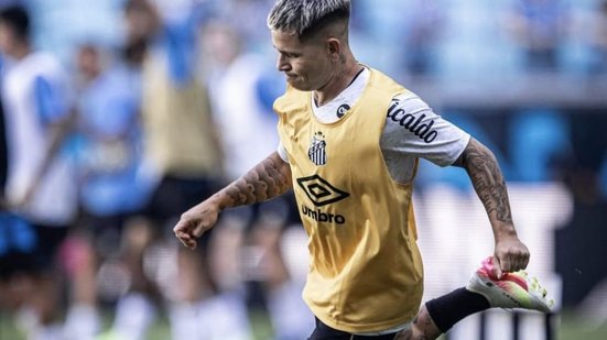 Soteldo foi o destaque do Santos, mas a falta de precisão nas finalizações custou caro na partida contra o Grêmio - Imagem: Instagram/ @SantosFc/ Raul Baretta