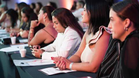 Centenas de mulheres participaram de palestras e exercícios propostos, que visavam a importância da Imagem Pessoal - Imagem: Divulgação