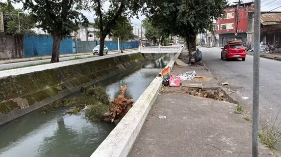Rajadas de vento provocaram queda de árvores, suspensão das operações no Porto de Santos e diversos transtornos em cidades da Baixada Santista nesta quarta-feira (29) - Imagem: Matheus Croce/TV Tribuna