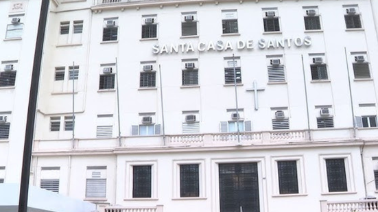 Vítima foi levada à Santa Casa de Santos após ser atacada pela própria filha - Imagem: Reprodução