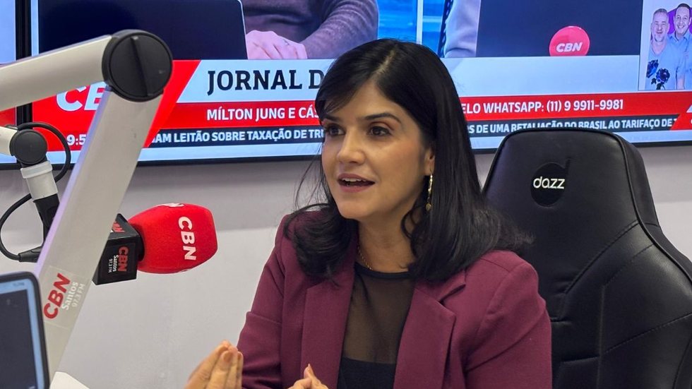 Santos: prefeita em exercício Audrey Kleys destaca nova lei que reclassifica salários de professores