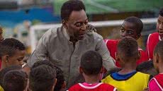 Diversos parlamentares também buscaram outras maneiras de homenagear o atleta do século - Imagem: Instagram/ @pele