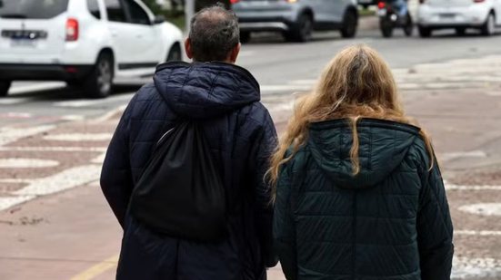 A previsão do tempo indica dias gelados em Santos, com temperaturas subindo a partir de sexta-feira, mas sem chuva até lá - Foto: Alexsander Ferraz/ Jornal A Tribuna