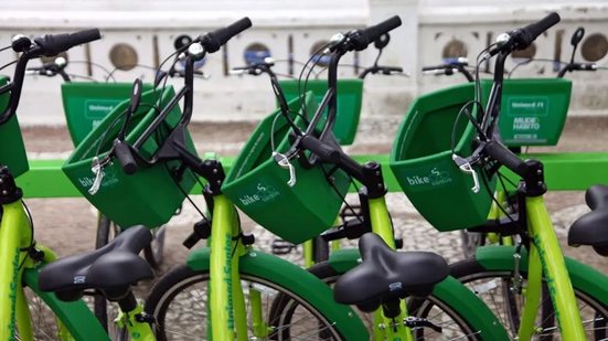 Entre as ações, destaque para a disponibilização gratuita do sistema de bicicletas 'Bike Santos' nesta quinta-feira. - Imagem: Divulgação / Isabela Carrari/Prefeitura de Santos