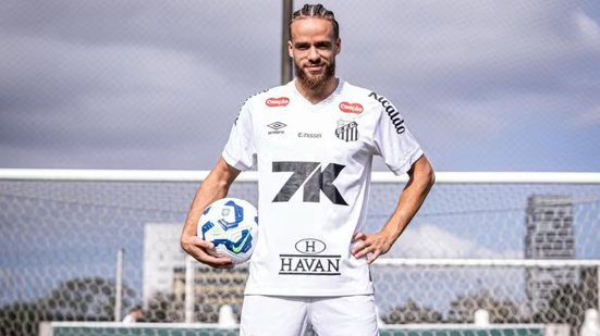Com contrato até 2026, Brahimi chega ao Santos como uma oportunidade de mercado, sem custos de transferência - Foto: Raul Baretta/ Santos FC