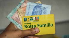 Bolsa Família paga valor extra e benefício é o maior da história - Imagem: reprodução Twitter