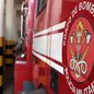 Equipes do Corpo de Bombeiros atuaram no combate ao incêndio que destruiu cinco moradias no bairro Jóquei Clube, em São Vicente, durante a noite de quarta-feira (27) - Imagem: Claudio Vitor Vaz/Arquivo A Tribuna Jornal