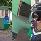 Dois homens foram detidos após vandalizarem um bonde histórico na Praça das Bandeiras, em Santos, e um deles será investigado - Foto: Divulgação/ Seseg Santos