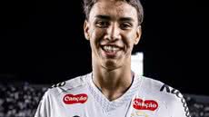 Gabriel Bontempo tem se destacado sob o comando de Cleber Xavier e é peça-chave para o Santos nesta fase - Foto: Raul Baretta/ Santos FC