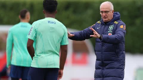 Dorival Júnior em treino da Seleção Brasileira em Londres - Imagem: Twitter/ @CBF_Futebol