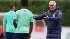 Dorival Júnior em treino da Seleção Brasileira em Londres - Imagem: Twitter/ @CBF_Futebol