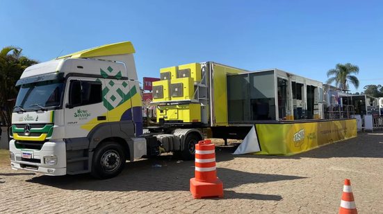 Carreta Missionária da Junta de Missões Nacionais está instalada no bairro Marapé, em Santos, e oferece atendimentos gratuitos de saúde e outros serviços à população até sexta-feira (2) - Imagem:  Junta de Missões Nacionais