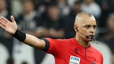 Com três árbitros principais na Copa, Brasil ganha destaque com apito no jogo de estreia - Foto: Cesar Greco