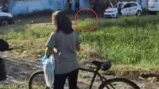 Polícia encontra corpo de homem em sacos plásticos em Itanhaém, e investigações sobre o homicídio estão em andamento - Imagem: Reprodução