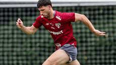 Calleri treina com bola no SuperCT - Foto: Rubens Chiri/SaoPauloFC