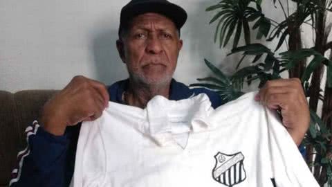 Camisa de Pelé no Santos vai a leilão para ajudar esposa de ex-zagueiro contra Alzheimer - Imagem: reprodução Instagram