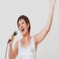 A dupla Nat e Gabs apresenta o espetáculo "Especial Elis" nas unidades do Sesi de Cubatão e Santos, com shows gratuitos em homenagem à trajetória de Elis Regina - Imagem: Divulgação/Sesi
