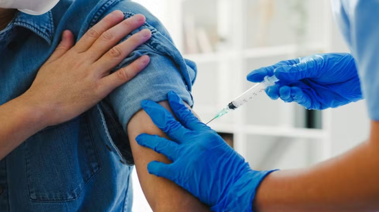 Unidades de saúde da Baixada Santista ampliam públicos atendidos na campanha de vacinação contra a gripe - Imagem: Freepik