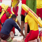 Moradores e guarda-vidas participaram de treinamento voltado à prevenção e ao atendimento de emergências no Rio Guaratuba, em Bertioga - Imagem: Tv Tribuna
