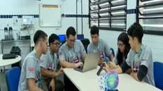 Estudantes da Etec de Praia Grande conquistaram medalha de bronze na 5ª Olimpíada Brasileira de Tecnologia com o projeto Libridge, aplicativo desenvolvido com foco em acessibilidade e inclusão - Imagem: Tv Tribuna