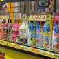A operação em Cubatão resultou na apreensão de 47 garrafas de bebidas destiladas sem nota fiscal, preocupando moradores da região - Foto: Divulgação/ Prefeitura de Cubatão