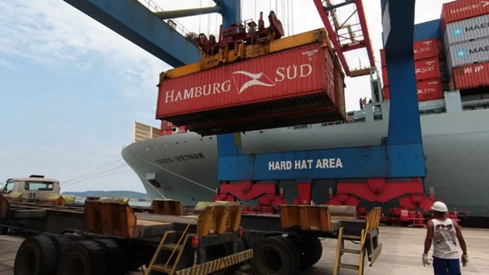 O Porto de Santos teve um aumento de 6,6% na movimentação de contêineres em setembro, atingindo 515,7 mil TEUs e quebrando recordes - Foto: A Tribuna de Santos