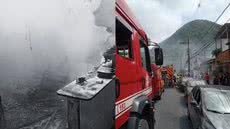 Incêndio em Praia Grande destrói casa e deixa família sem lar; vizinhos se mobilizam para ajudar - Imagem: Reprodução
