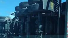 Faixa 1 da Imigrantes foi fechada, gerando retenção na descida para a Baixada Santista - Imagem: Reprodução