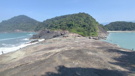 Equipes de resgate enfrentam desafios em trilha de mata atlântica durante a noite para salvar vítima de acidente - Foto: Reprodução