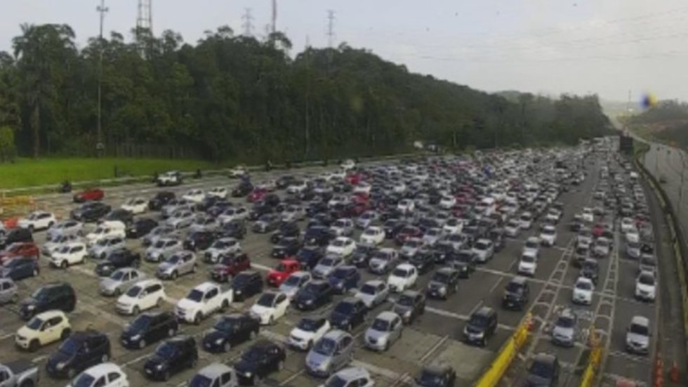 Motoristas enfrentam lentidão nas rodovias Imigrantes e Anchieta, com trechos críticos identificados - Foto: Ecovias