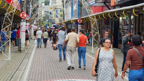 Prefeitura de São Vicente fecha ruas para promover compras seguras e tranquilas durante as festas de fim de ano - Foto: Alexsander Ferraz/ A Tribuna Jornal