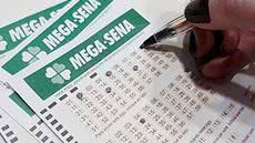 O crime ocorreu em Santos, onde uma mulher e um homem enganaram uma idosa, fazendo-a acreditar que ganharia R$ 10 milhões - Imagem: Reprodução / Ilustrativa