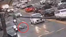 Câmeras de segurança mostram o momento do atropelamento de uma estudante de 12 anos em Registro, gerando preocupação na comunidade - Foto: Reprodução