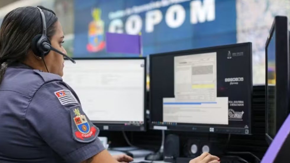 Através do número 190, mulheres podem acessar suporte jurídico e informações sobre segurança e abrigos sigilosos - Foto: Divulgação/ Governo do Estado de São Paulo