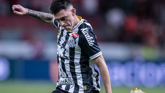 Escobar tem uma lesão no adutor da coxa esquerda - Foto: Raul Baretta / Santos FC
