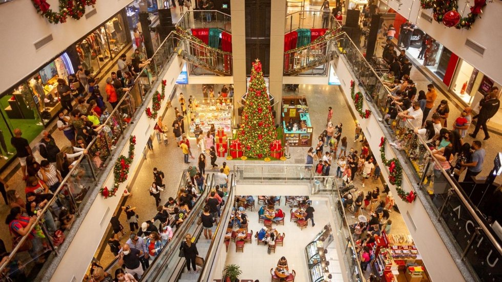 Compras estão a todo vapor nos shoppings da Baixada Santista - Imagem: Reprodução